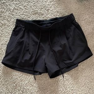 Lululemon Sun Setter shorts 3”